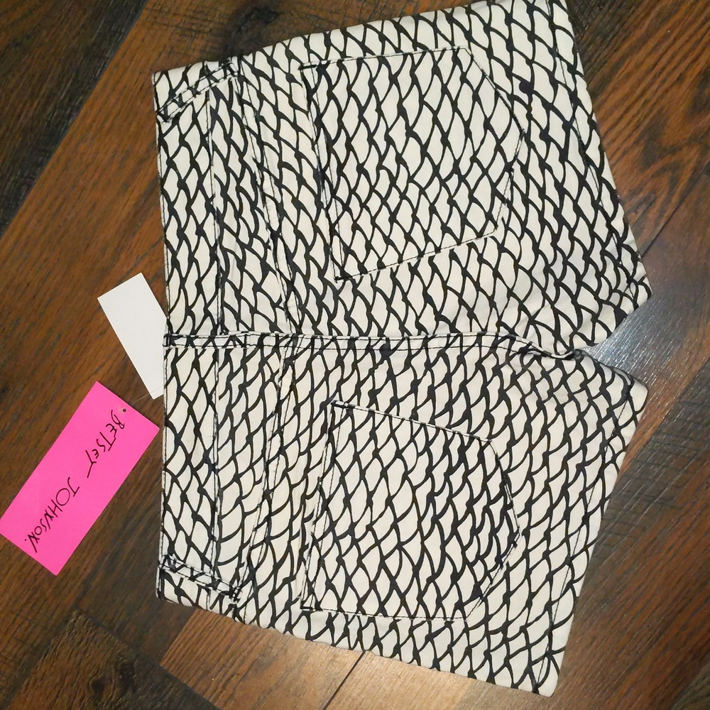 NWT Betsey Johnson shorts - Picture 3 of 5